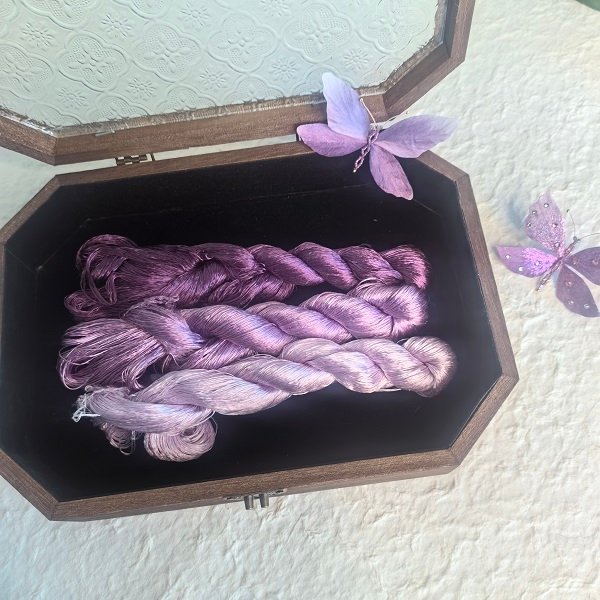 ronghua making tools—400m untwisted unsplit mulberry silk thread (dark violet blue) ronghua making tools—400m untwisted unsplit mulberry silk thread (dark violet blue)