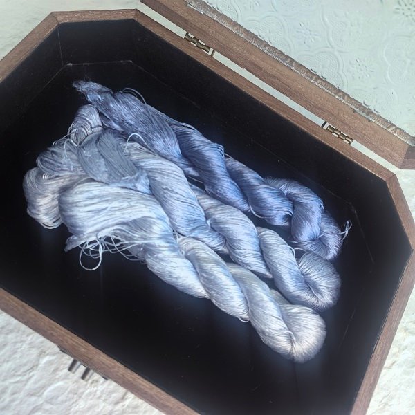 ronghua making tools—400m untwisted unsplit mulberry silk thread (dark blue) ronghua making tools—400m untwisted unsplit mulberry silk thread (dark blue)