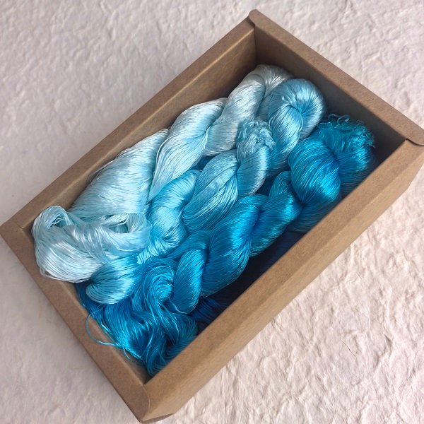 ronghua making tools—400m untwisted unsplit mulberry silk thread (kingfisher blue) ronghua making tools—400m untwisted unsplit mulberry silk thread (kingfisher blue)