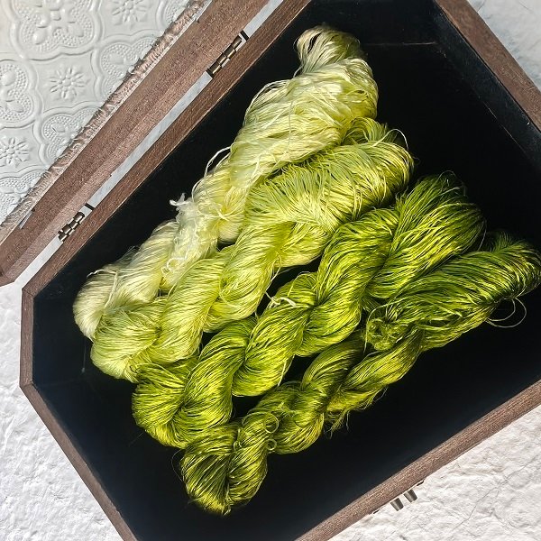 ronghua making tools—400m untwisted unsplit mulberry silk thread (lold leaf green) ronghua making tools—400m untwisted unsplit mulberry silk thread (lold leaf green)